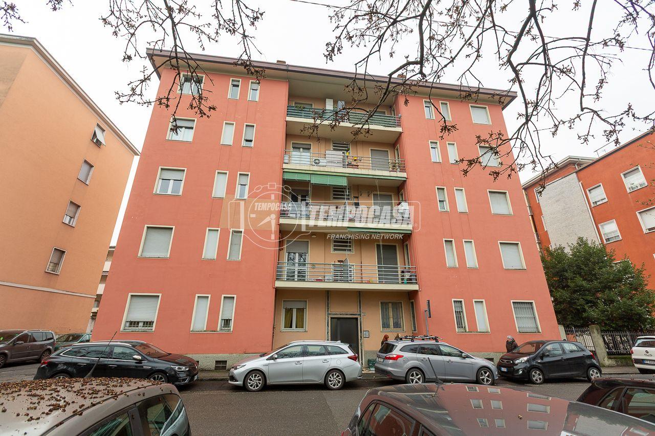 3 rooms Apartment in Brescia, Italy No. 7329
