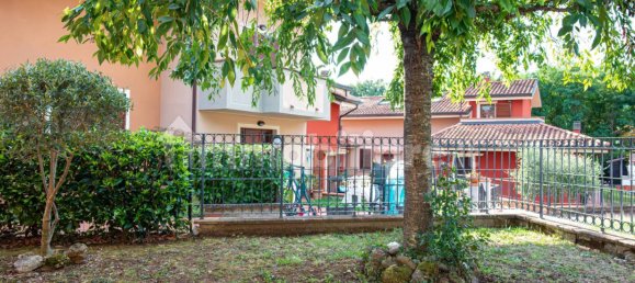 Villa de 2 dormitorios en Barga, Italy No. 354482 10