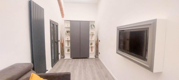 2 rooms Apartment in Florence, Italy No. 38073 3