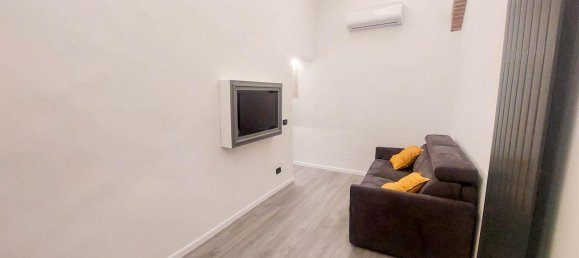 2 rooms Apartment in Florence, Italy No. 38073 4