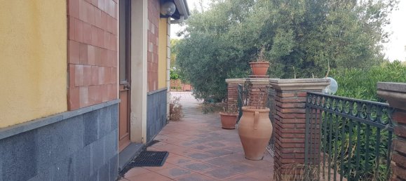 Casa de 5 habitaciónes en Mascalucia, Italy No. 69521 15