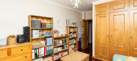 Квартира с 3 спальнями в Гимарайнш, Португалия № 15106 36