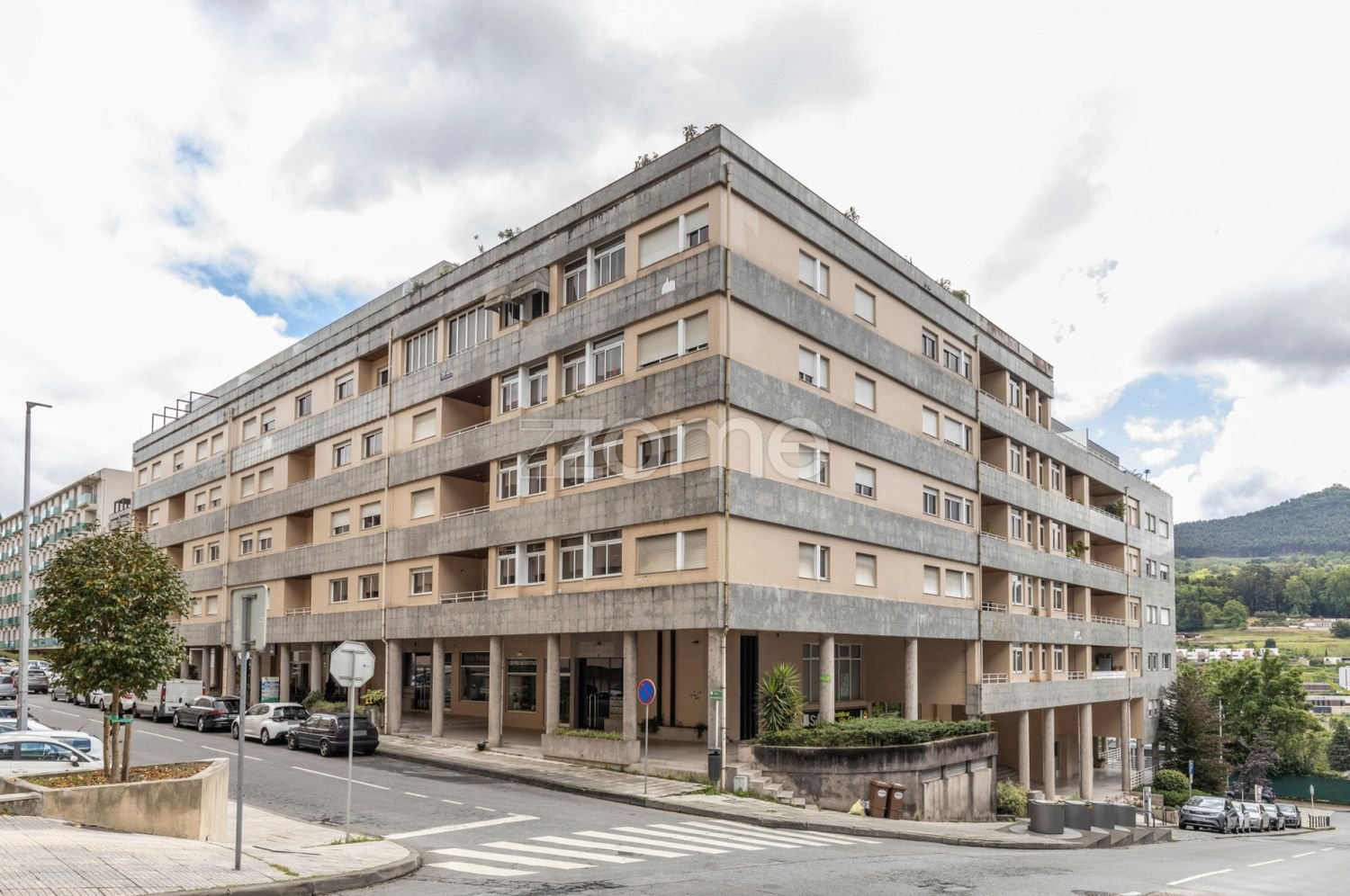 Квартира с 3 спальнями в Гимарайнш, Португалия № 15106