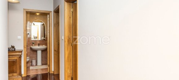 Квартира с 3 спальнями в Гимарайнш, Португалия № 15106 23