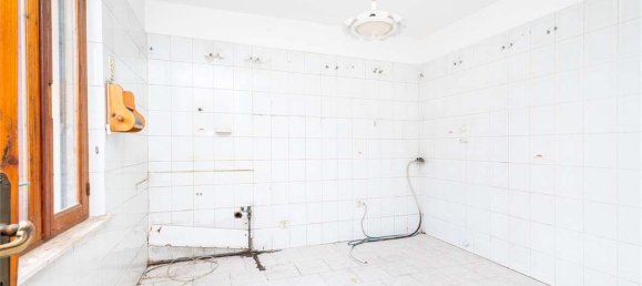 4-Zimmer Haus in Piasco, Italy, Nr. 104630 9