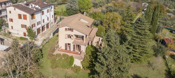 Casa de 12 divisões em Perugia, Italy N.º 50325 35