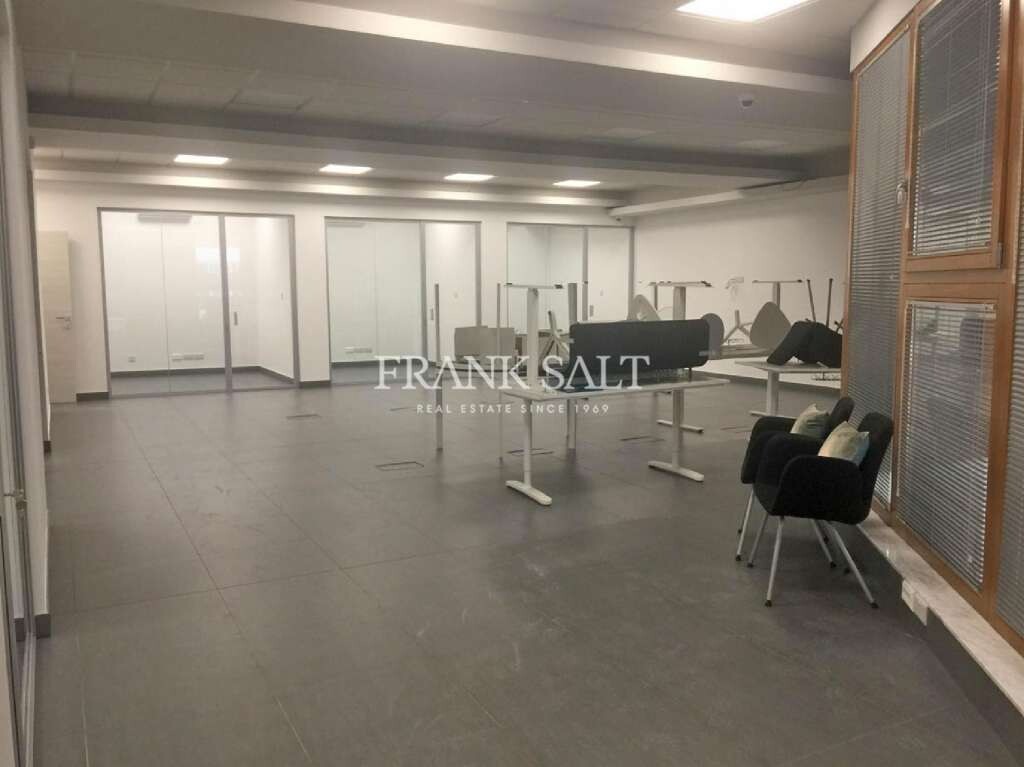 180m² Office in Sliema, Malta No. 13017