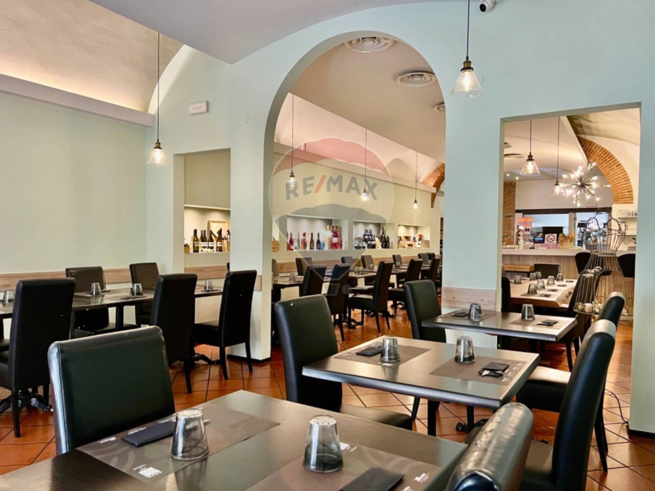 5 rooms Commercial property in Pistoia, Italy No. 268531