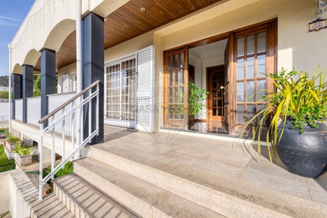 4 bedrooms House in Vila Nova de Gaia, Portugal No. 181045