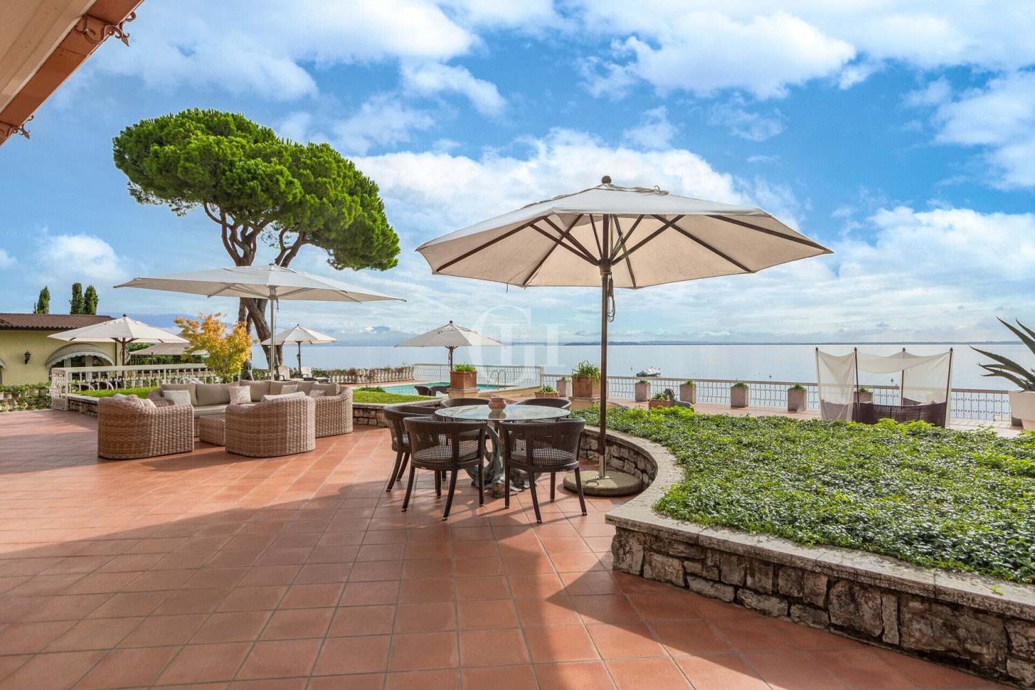 6 bedrooms Villa in Padenghe sul Garda, Italy No. 154697