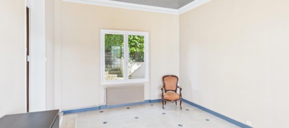 4 bedrooms House in Chartres, France No. 155343 3