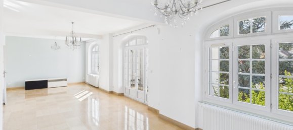 4 bedrooms House in Chartres, France No. 155343 6