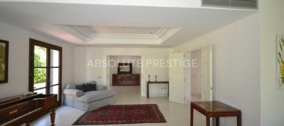 6 bedrooms Villa in Marbella, Spain No. 45670 8