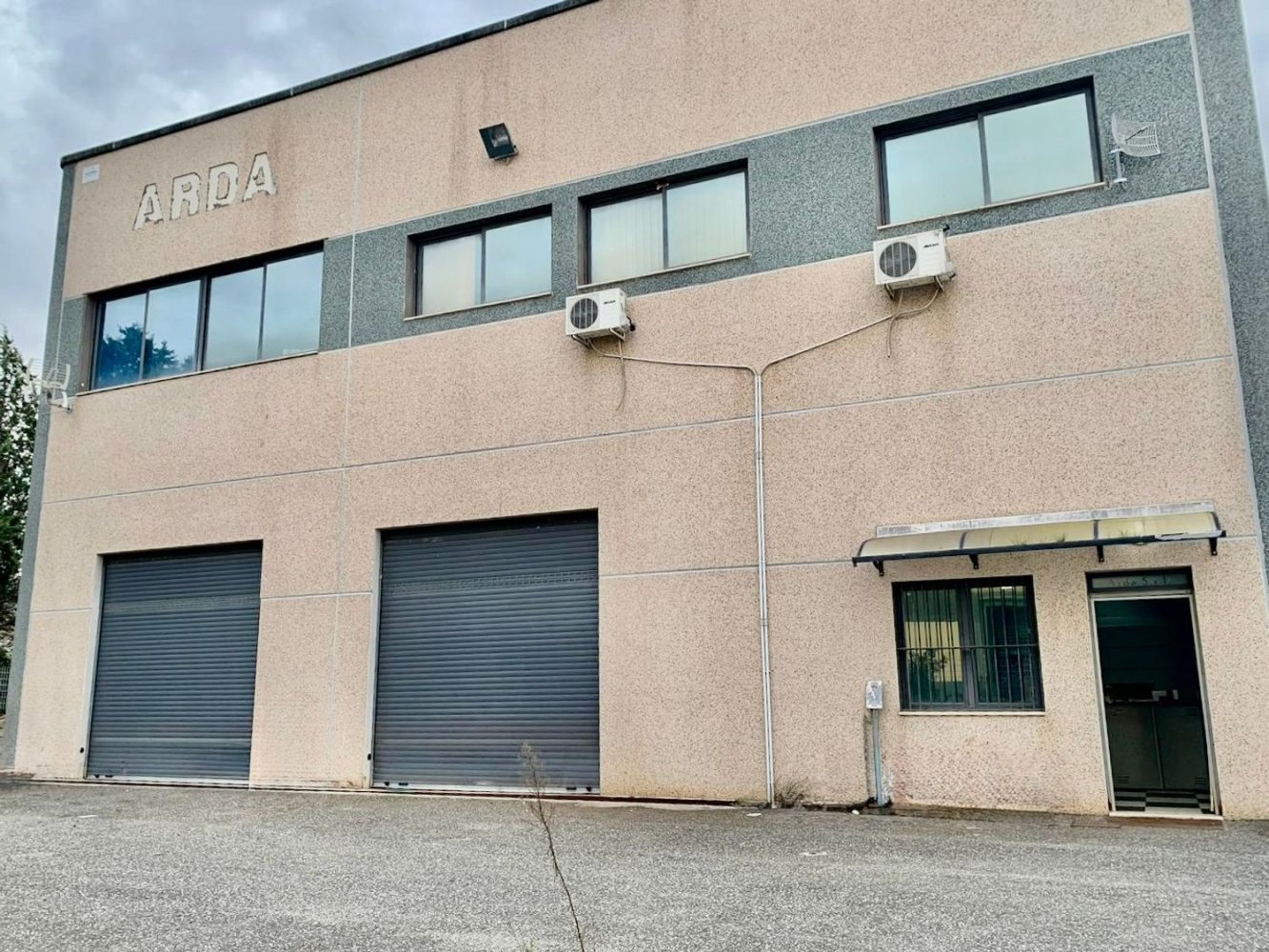 800m² Warehouse in San Floro, Italy No. 148147