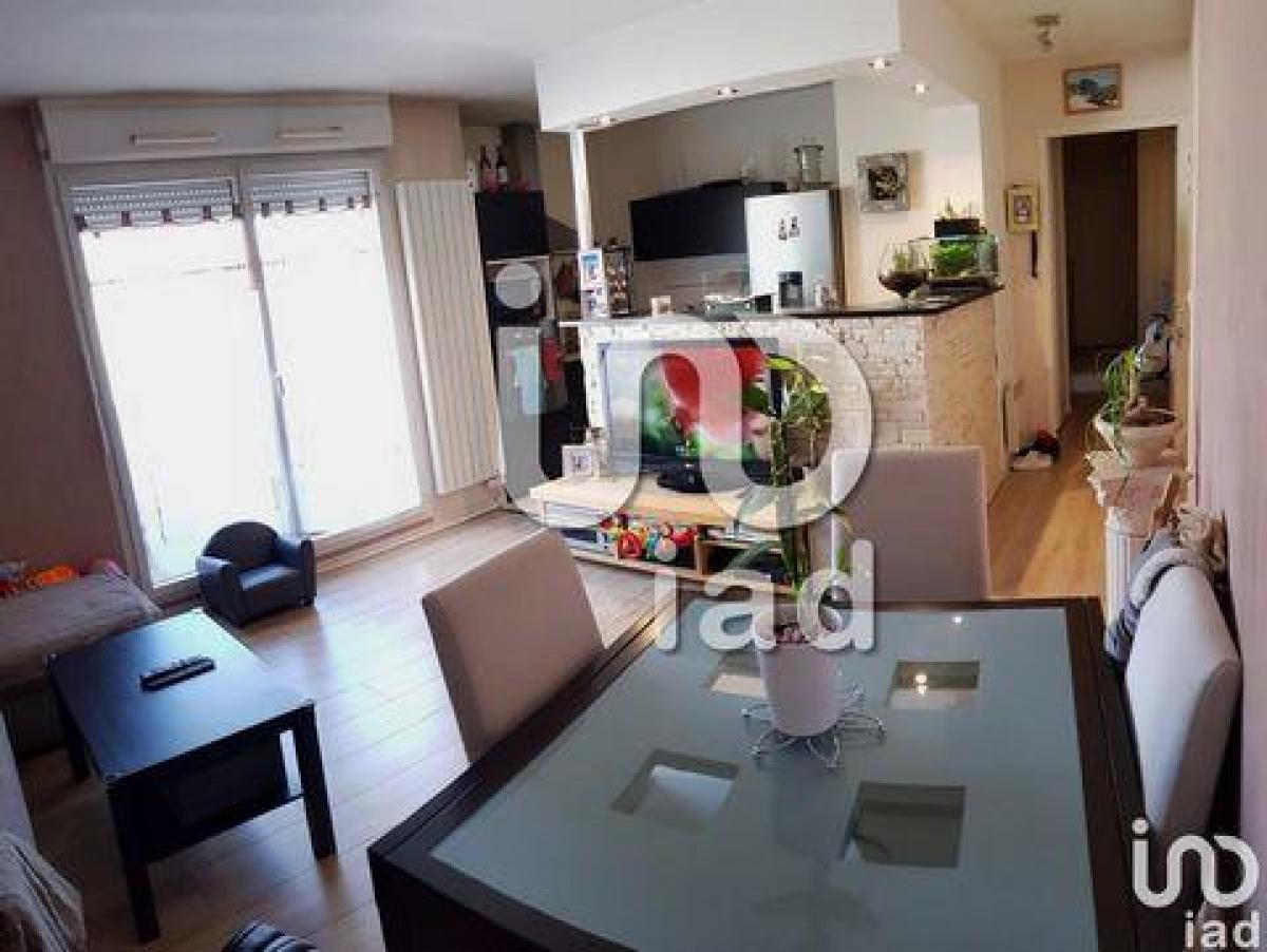 2 bedrooms Condo in Moisselles, France No. 8439