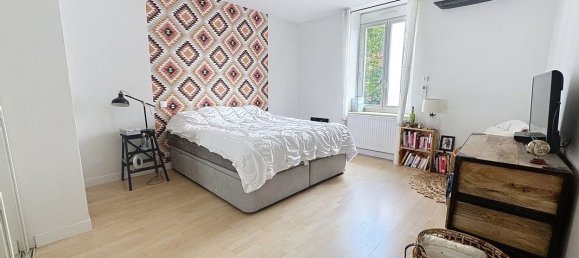 3 bedrooms House in Saint-Genis-Laval, France No. 335345 5