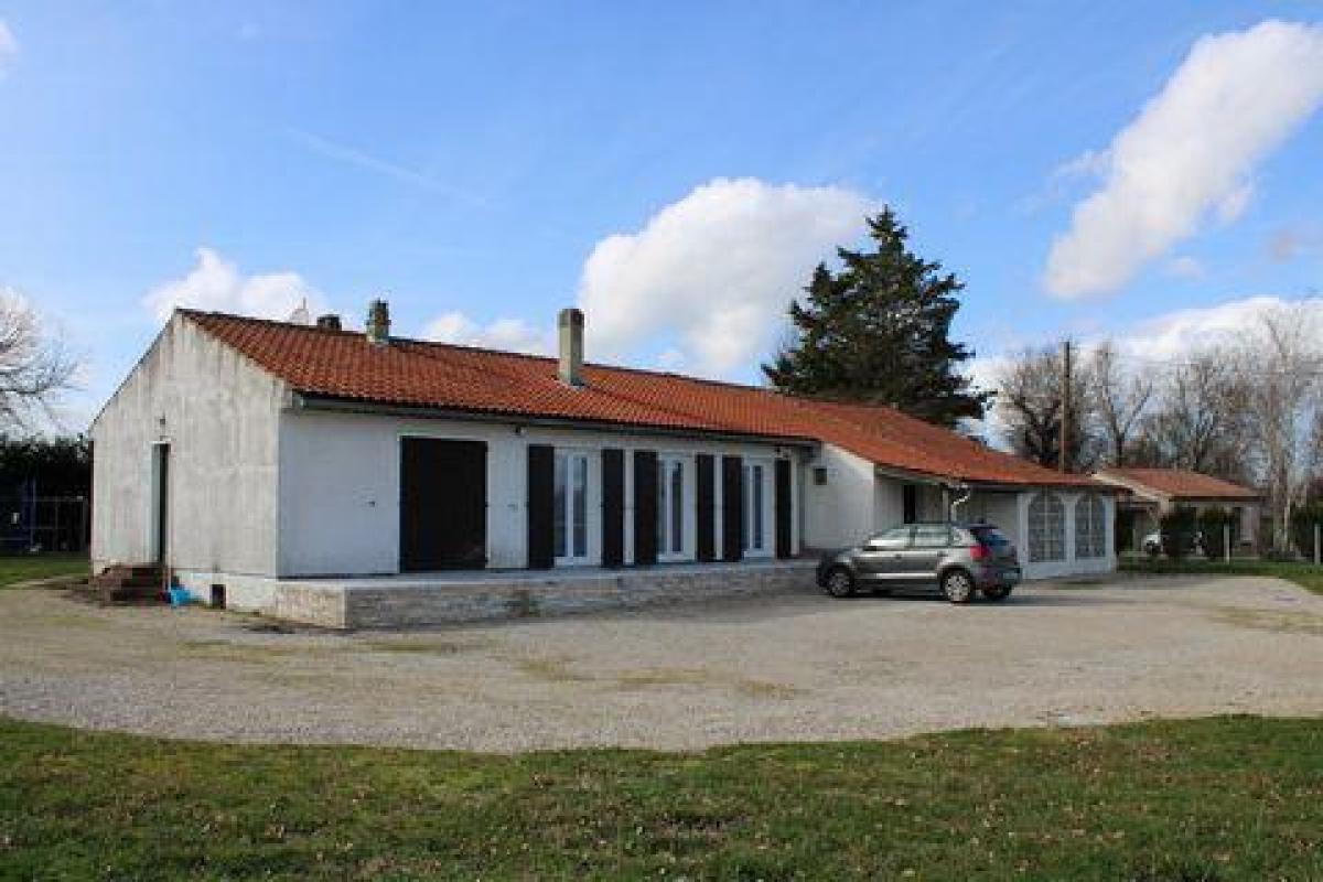 Casa de 4 dormitorios en Montauban, France No. 31848