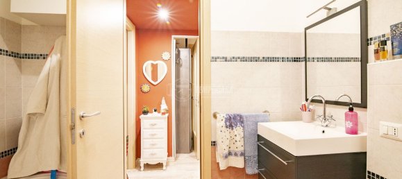 3-salle Appartement à Senago, Italy No. 206947 5