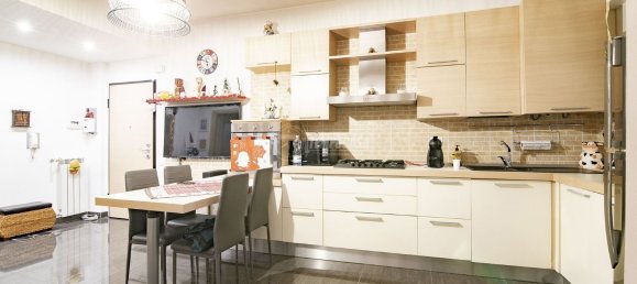 3-salle Appartement à Senago, Italy No. 206947 15