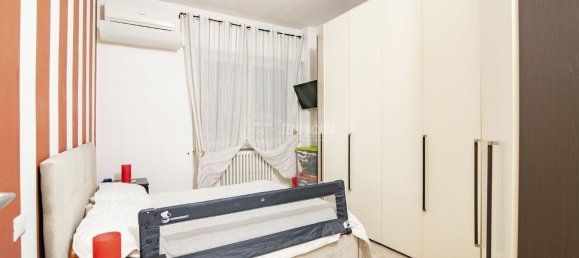 3-salle Appartement à Senago, Italy No. 206947 28