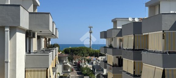 Apartamento T4 em Bari, Italy N.º 272056 36