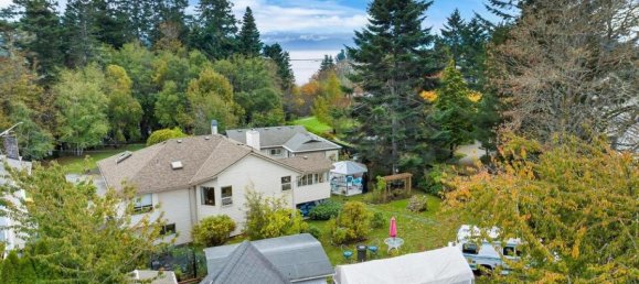 4 bedrooms House in British Columbia, Canada No. 1221 4