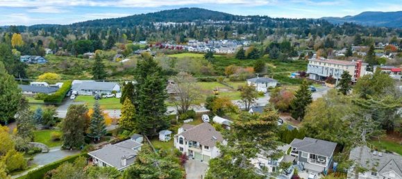 4 bedrooms House in British Columbia, Canada No. 1221 3