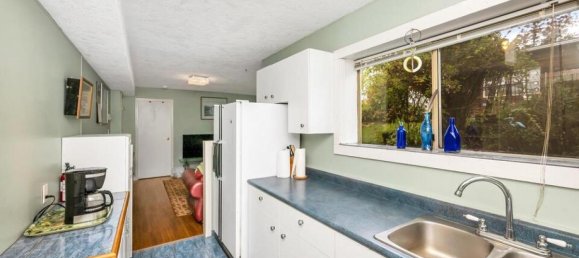 4 bedrooms House in British Columbia, Canada No. 1221 11