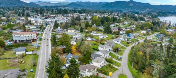 4 bedrooms House in British Columbia, Canada No. 1221 2