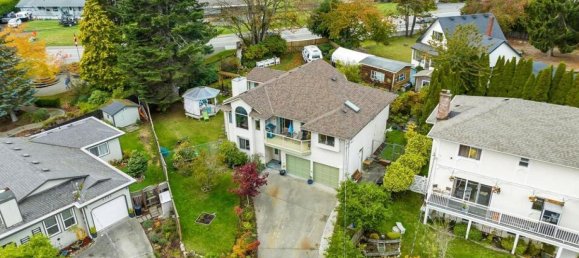 4 bedrooms House in British Columbia, Canada No. 1221 5