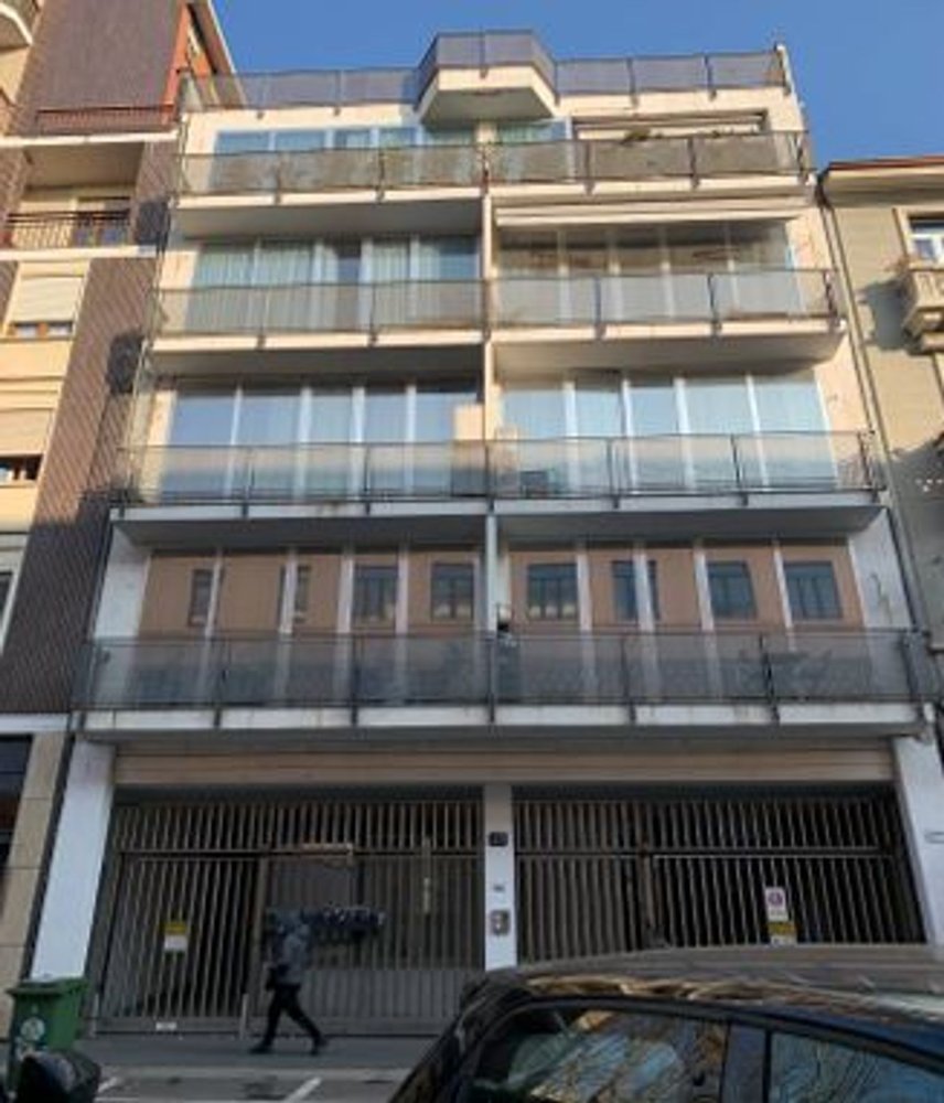 217m² Commercial property in Milan, Italy No. 248210