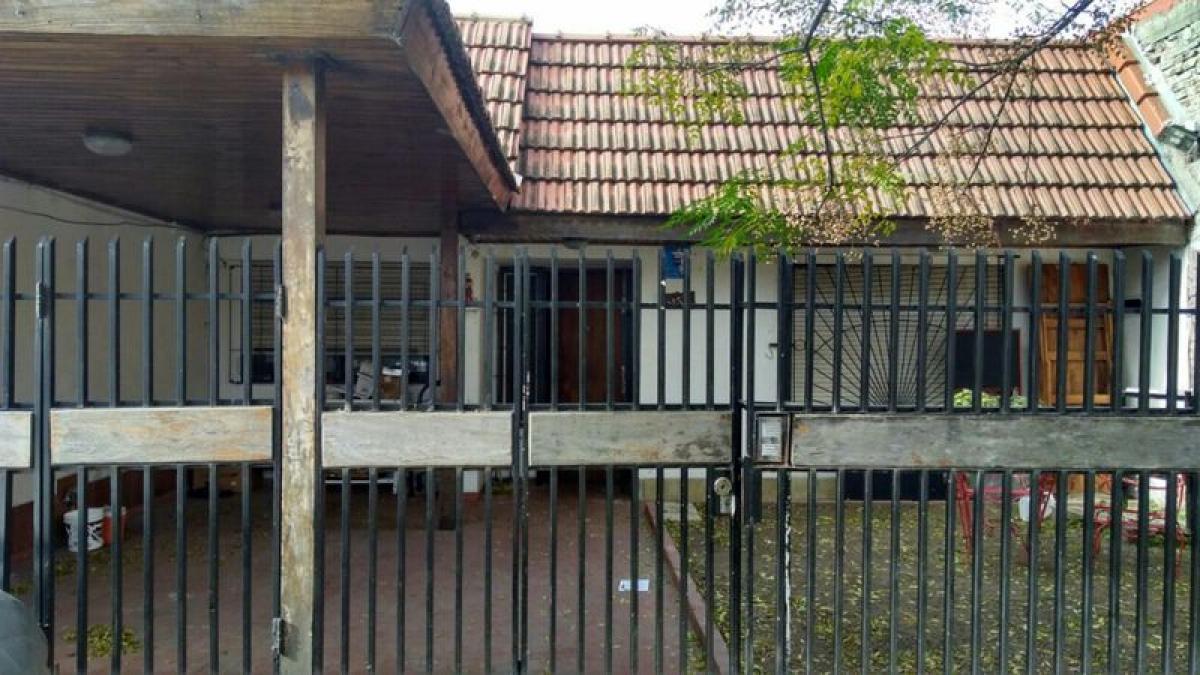 2 bedrooms House in Lanus, Argentina No. 58021