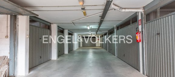 1 room Garage in Rome, Italy No. 64094 3