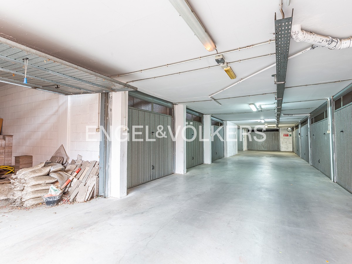 1 room Garage in Rome, Italy No. 64094