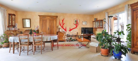 3 bedrooms House in Chalamont, France No. 261381 14