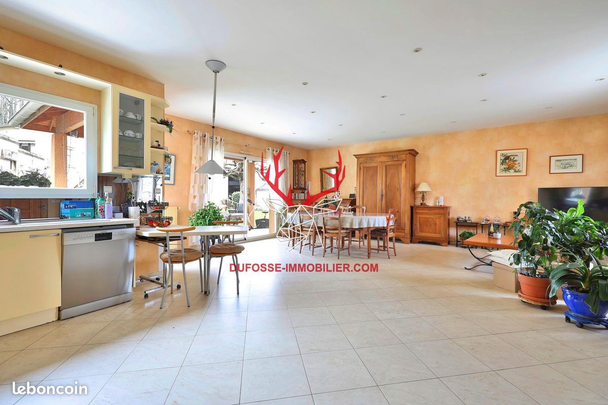 3 bedrooms House in Chalamont, France No. 261381