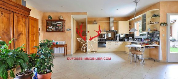 3 bedrooms House in Chalamont, France No. 261381 20