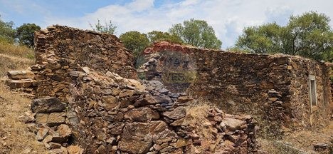 Terreno en Sao Bras de Alportel, Portugal 86 m² No. 42643