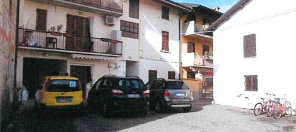 4 rooms Apartment in Albano Sant'Alessandro, Italy No. 6114 3