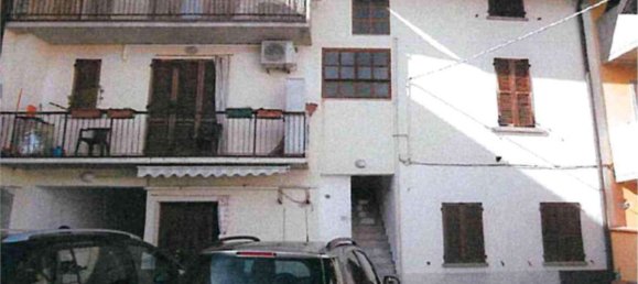 4 rooms Apartment in Albano Sant'Alessandro, Italy No. 6114 2