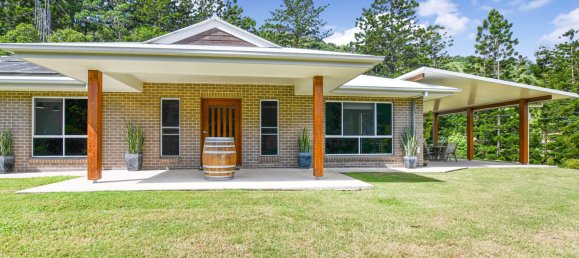 4 غرف نوم مزرعة في Goomboorian, Australia رقم 826 4