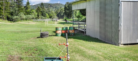 4 غرف نوم مزرعة في Goomboorian, Australia رقم 826 29