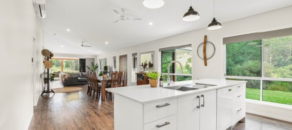 4 غرف نوم مزرعة في Goomboorian, Australia رقم 826 9