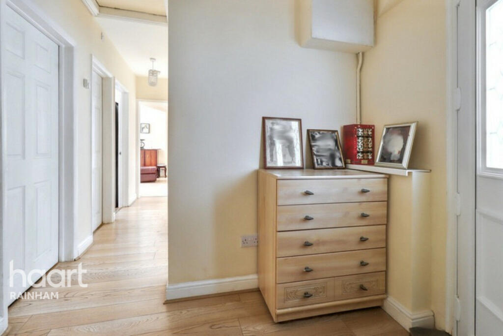 3 bedrooms Bungalow in Rainham, United Kingdom No. 4837