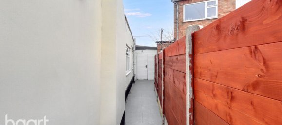 3 bedrooms Bungalow in Rainham, United Kingdom No. 4837 41