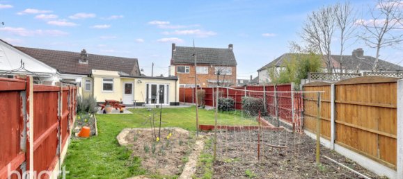 3 bedrooms Bungalow in Rainham, United Kingdom No. 4837 39