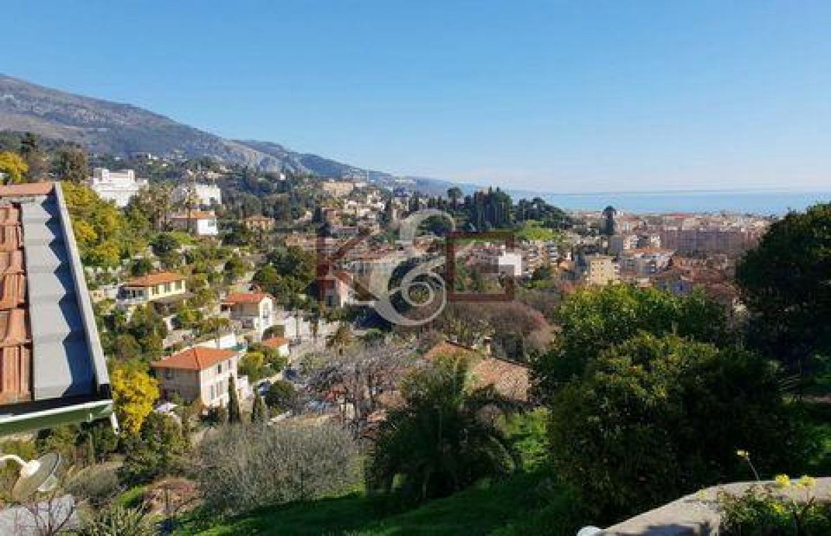 3 bedrooms House in Menton, France No. 6181