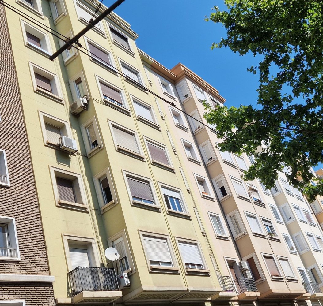 4 bedrooms Apartment in Zaragoza, Spain No. 279786