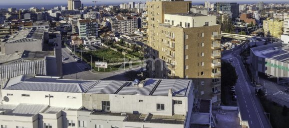 4 bedrooms Apartment in Porto, Portugal No. 95654 5