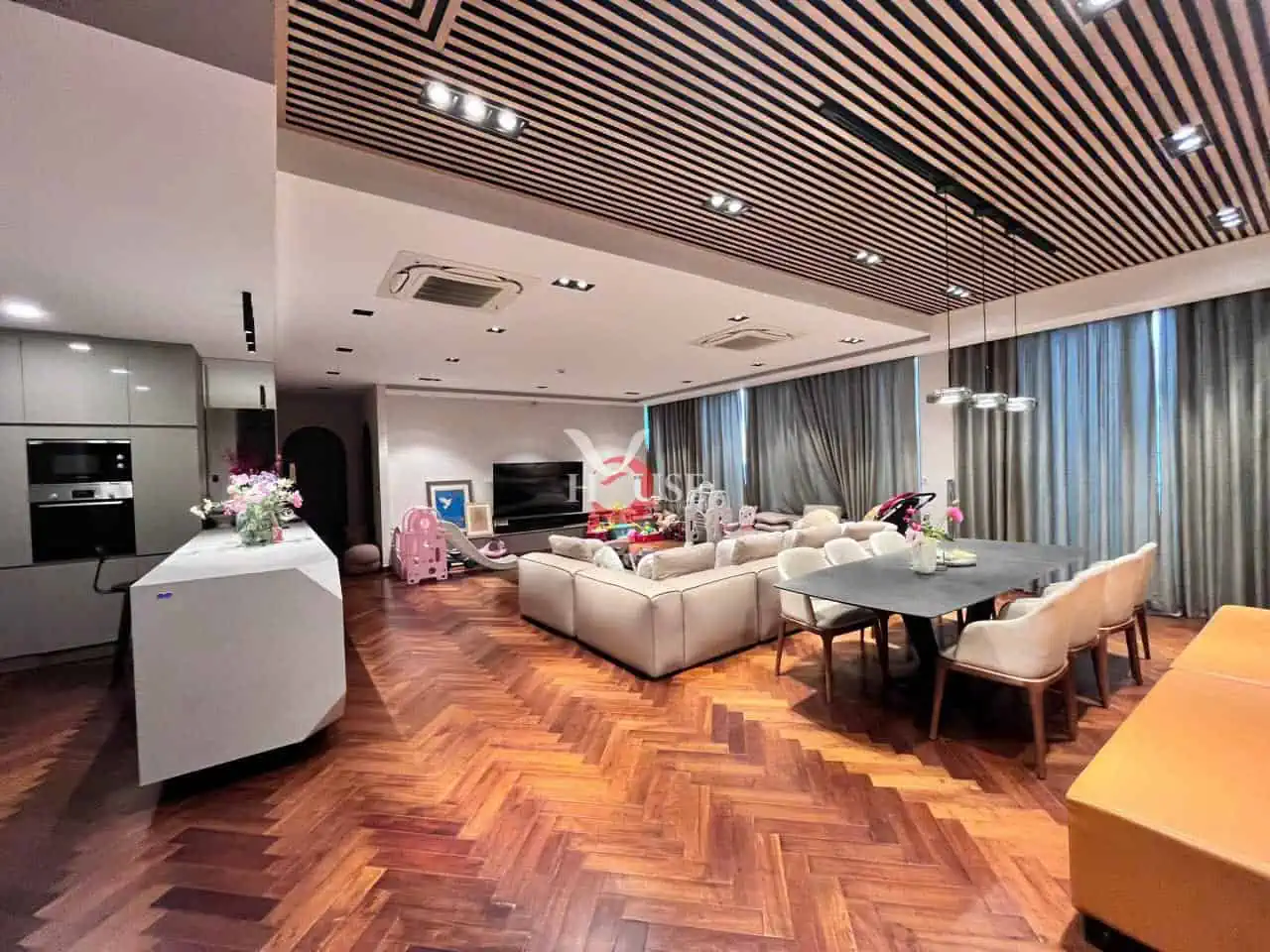 Ático de 4 dormitorios en District 7, Vietnam No. 9996